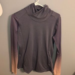 Long sleeve sweater/sweatshirt